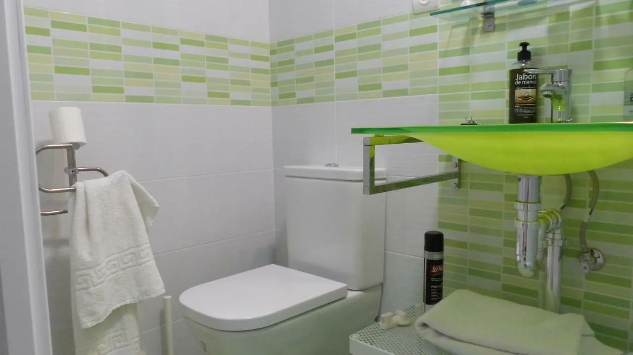 Apartment, 2 Bedrooms, On The Beach, With Pool, Sea Views And Garden -- All Included, Parking & Wifi 贝纳尔马德纳 0*,  西班牙
