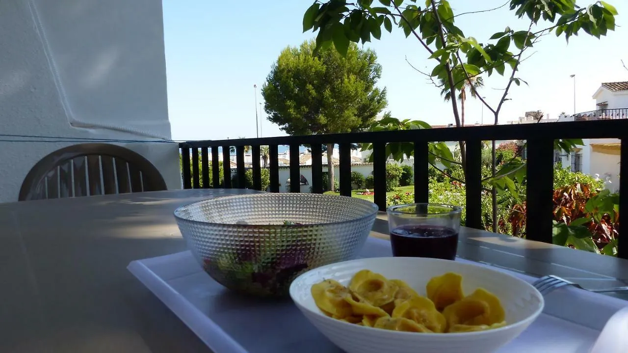 Apartment, 2 Bedrooms, On The Beach, With Pool, Sea Views And Garden -- All Included, Parking & Wifi 贝纳尔马德纳 西班牙