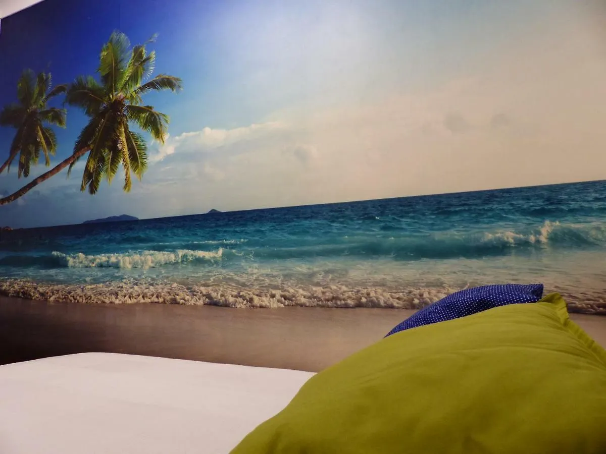 Apartment, 2 Bedrooms, On The Beach, With Pool, Sea Views And Garden -- All Included, Parking & Wifi 贝纳尔马德纳