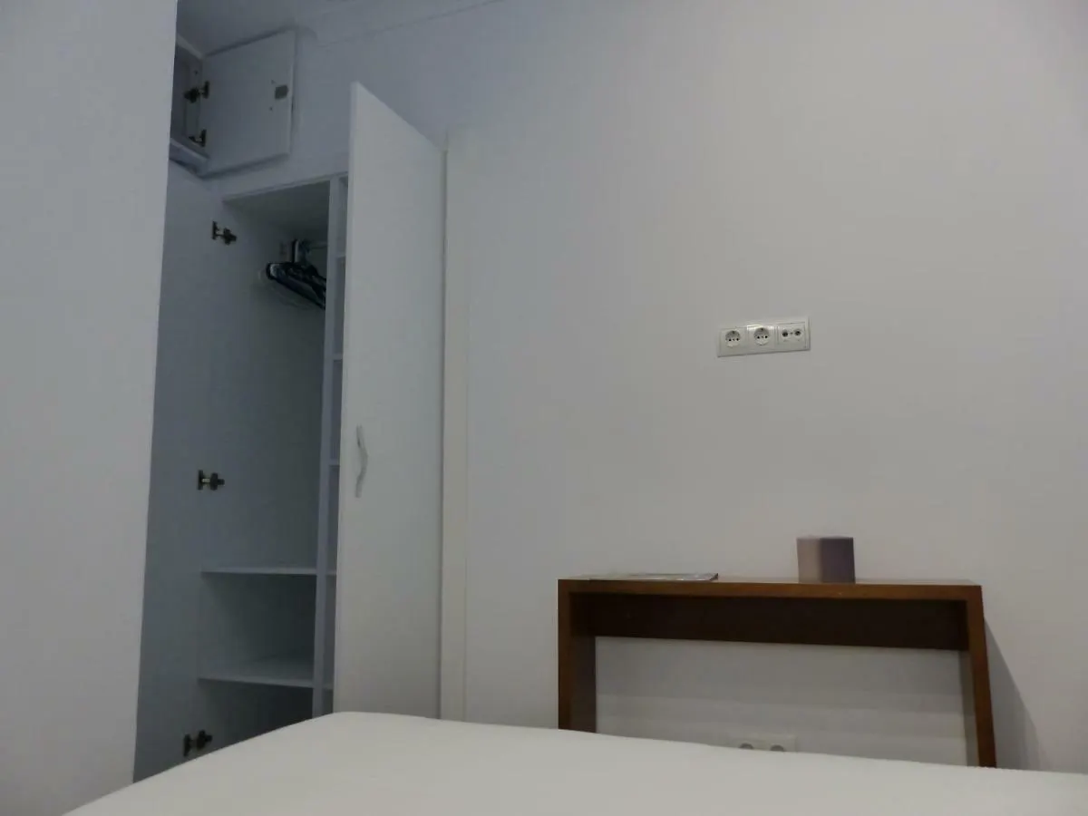 公寓 Apartment, 2 Bedrooms, On The Beach, With Pool, Sea Views And Garden -- All Included, Parking & Wifi 贝纳尔马德纳
