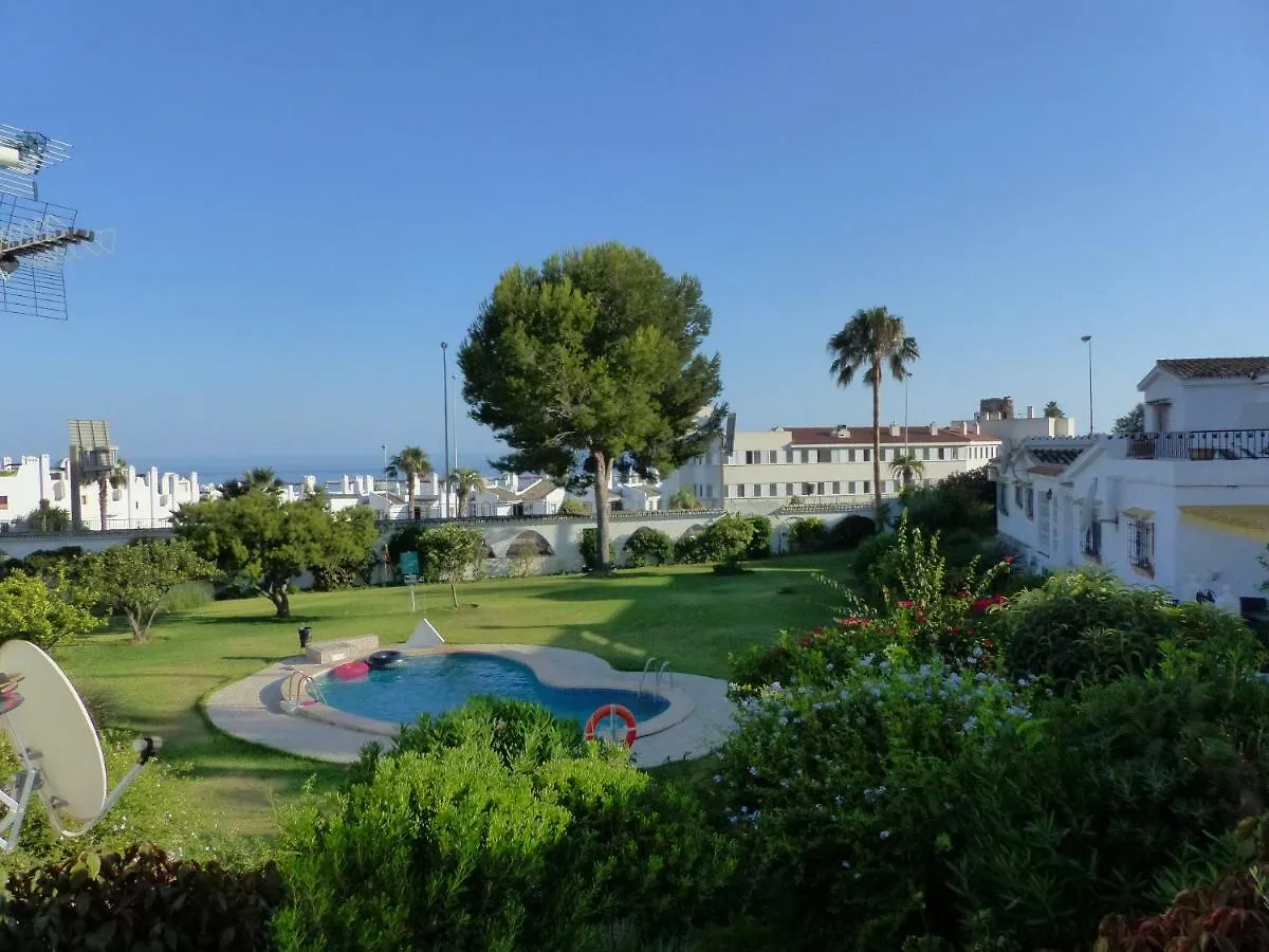 Apartment, 2 Bedrooms, On The Beach, With Pool, Sea Views And Garden -- All Included, Parking & Wifi 贝纳尔马德纳 0*,  西班牙