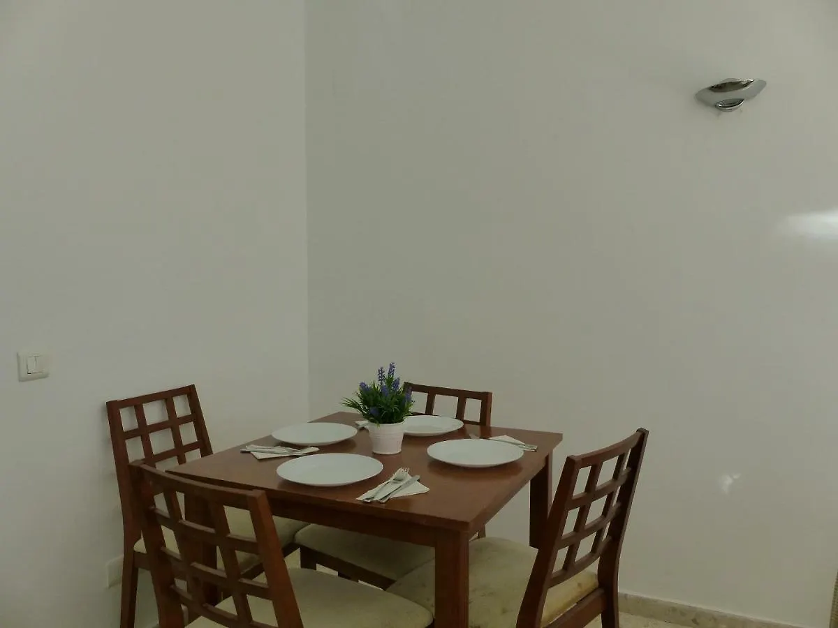 Apartment, 2 Bedrooms, On The Beach, With Pool, Sea Views And Garden -- All Included, Parking & Wifi 贝纳尔马德纳