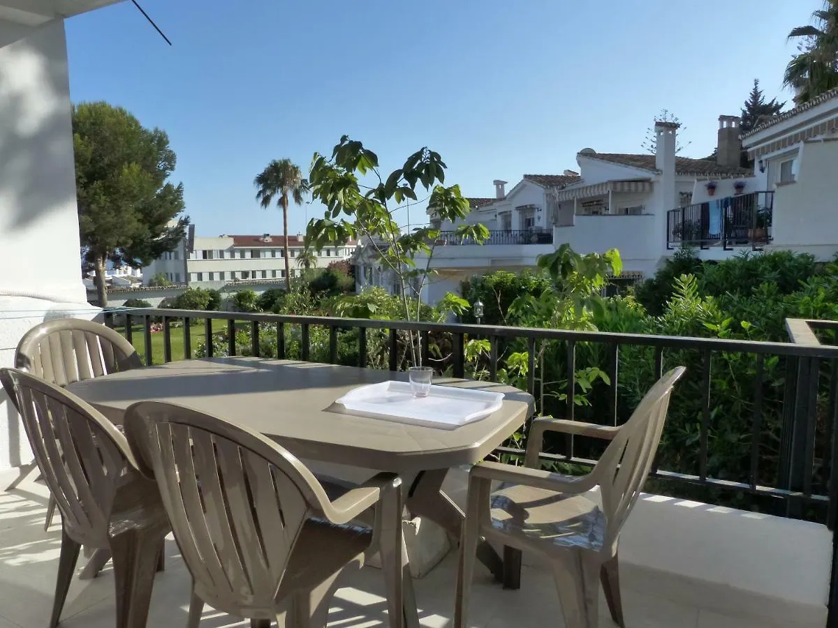 Apartment, 2 Bedrooms, On The Beach, With Pool, Sea Views And Garden -- All Included, Parking & Wifi 贝纳尔马德纳 公寓