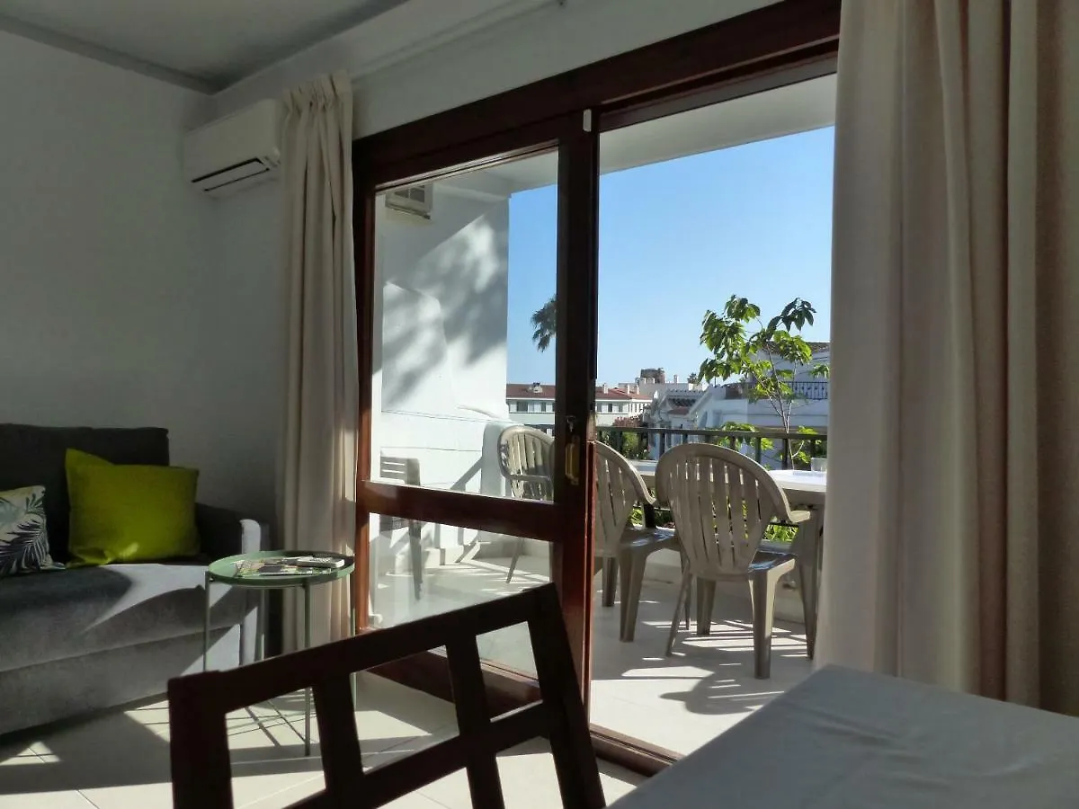 公寓 Apartment, 2 Bedrooms, On The Beach, With Pool, Sea Views And Garden -- All Included, Parking & Wifi 贝纳尔马德纳 西班牙
