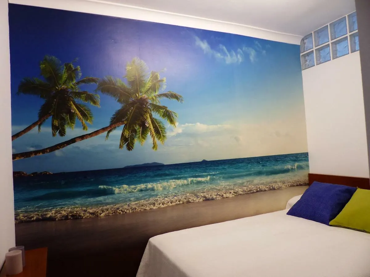 公寓 Apartment, 2 Bedrooms, On The Beach, With Pool, Sea Views And Garden -- All Included, Parking & Wifi 贝纳尔马德纳