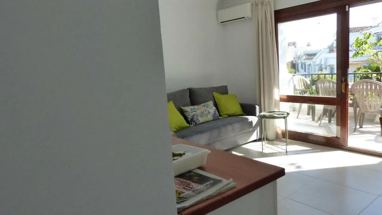 Apartment, 2 Bedrooms, On The Beach, With Pool, Sea Views And Garden -- All Included, Parking & Wifi 贝纳尔马德纳 公寓