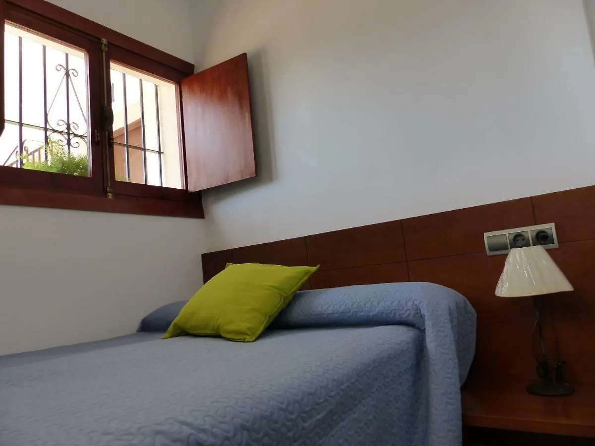 公寓 Apartment, 2 Bedrooms, On The Beach, With Pool, Sea Views And Garden -- All Included, Parking & Wifi 贝纳尔马德纳