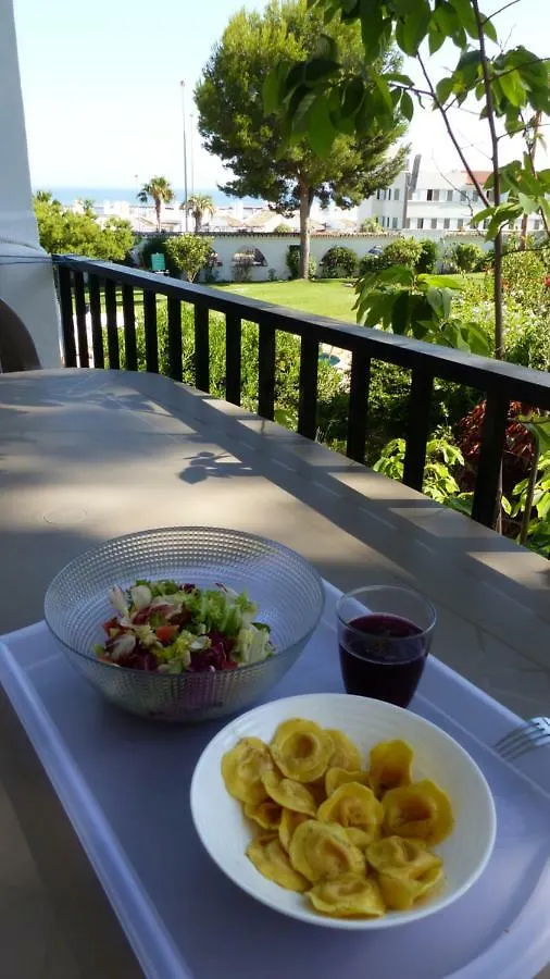 公寓 Apartment, 2 Bedrooms, On The Beach, With Pool, Sea Views And Garden -- All Included, Parking & Wifi 贝纳尔马德纳 西班牙