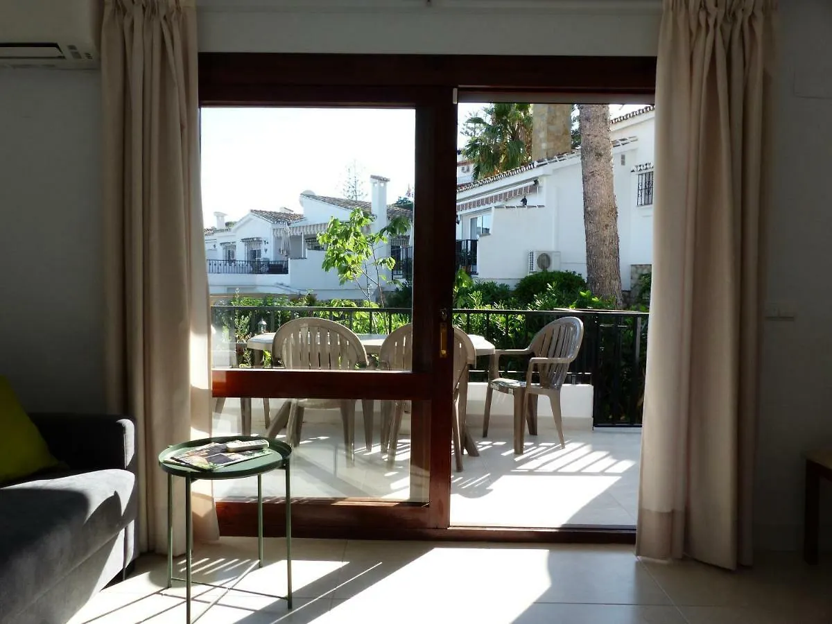 Apartment, 2 Bedrooms, On The Beach, With Pool, Sea Views And Garden -- All Included, Parking & Wifi 贝纳尔马德纳 公寓