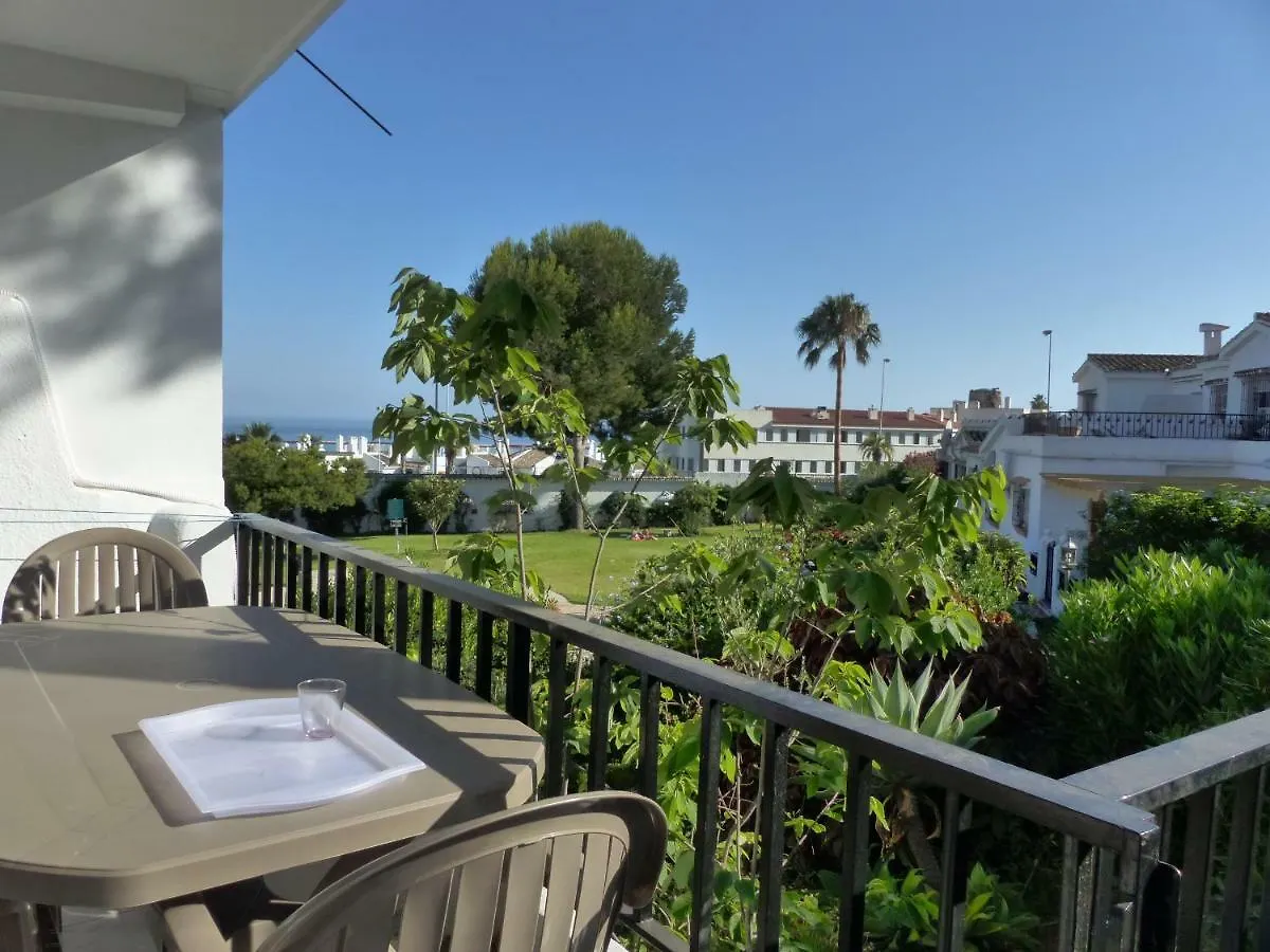 Apartment, 2 Bedrooms, On The Beach, With Pool, Sea Views And Garden -- All Included, Parking & Wifi 贝纳尔马德纳 0*,  西班牙