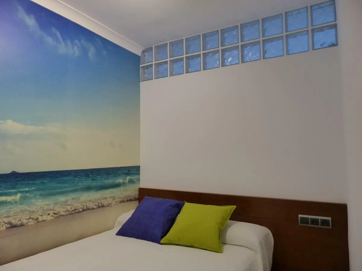 Apartment, 2 Bedrooms, On The Beach, With Pool, Sea Views And Garden -- All Included, Parking & Wifi 贝纳尔马德纳 公寓