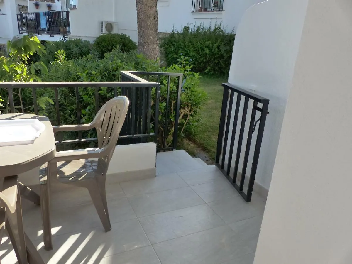 Apartment, 2 Bedrooms, On The Beach, With Pool, Sea Views And Garden -- All Included, Parking & Wifi 贝纳尔马德纳 西班牙