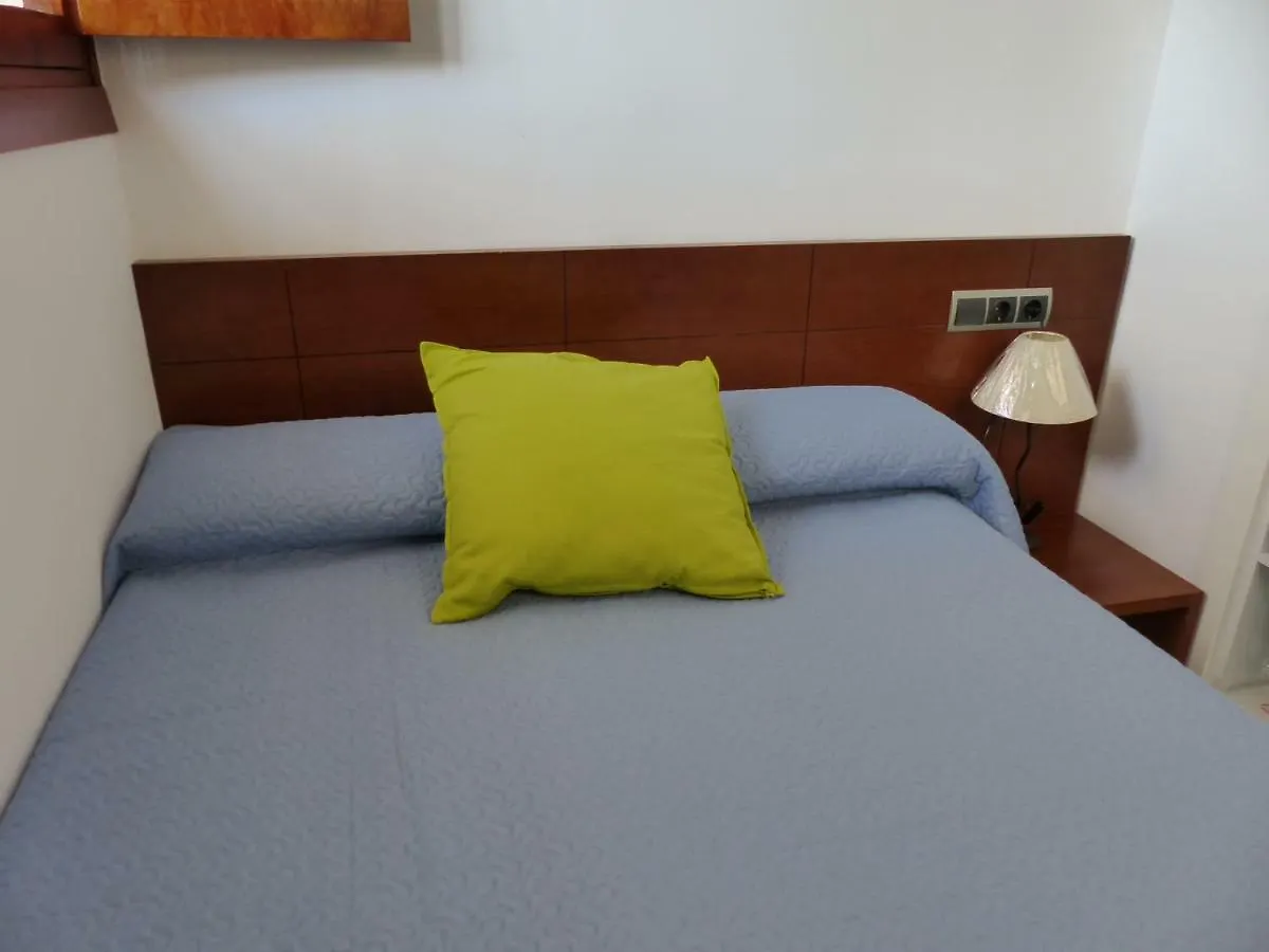 公寓 Apartment, 2 Bedrooms, On The Beach, With Pool, Sea Views And Garden -- All Included, Parking & Wifi 贝纳尔马德纳 西班牙