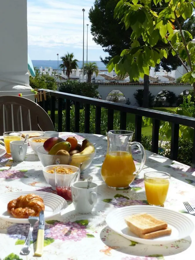 Apartment, 2 Bedrooms, On The Beach, With Pool, Sea Views And Garden -- All Included, Parking & Wifi 贝纳尔马德纳