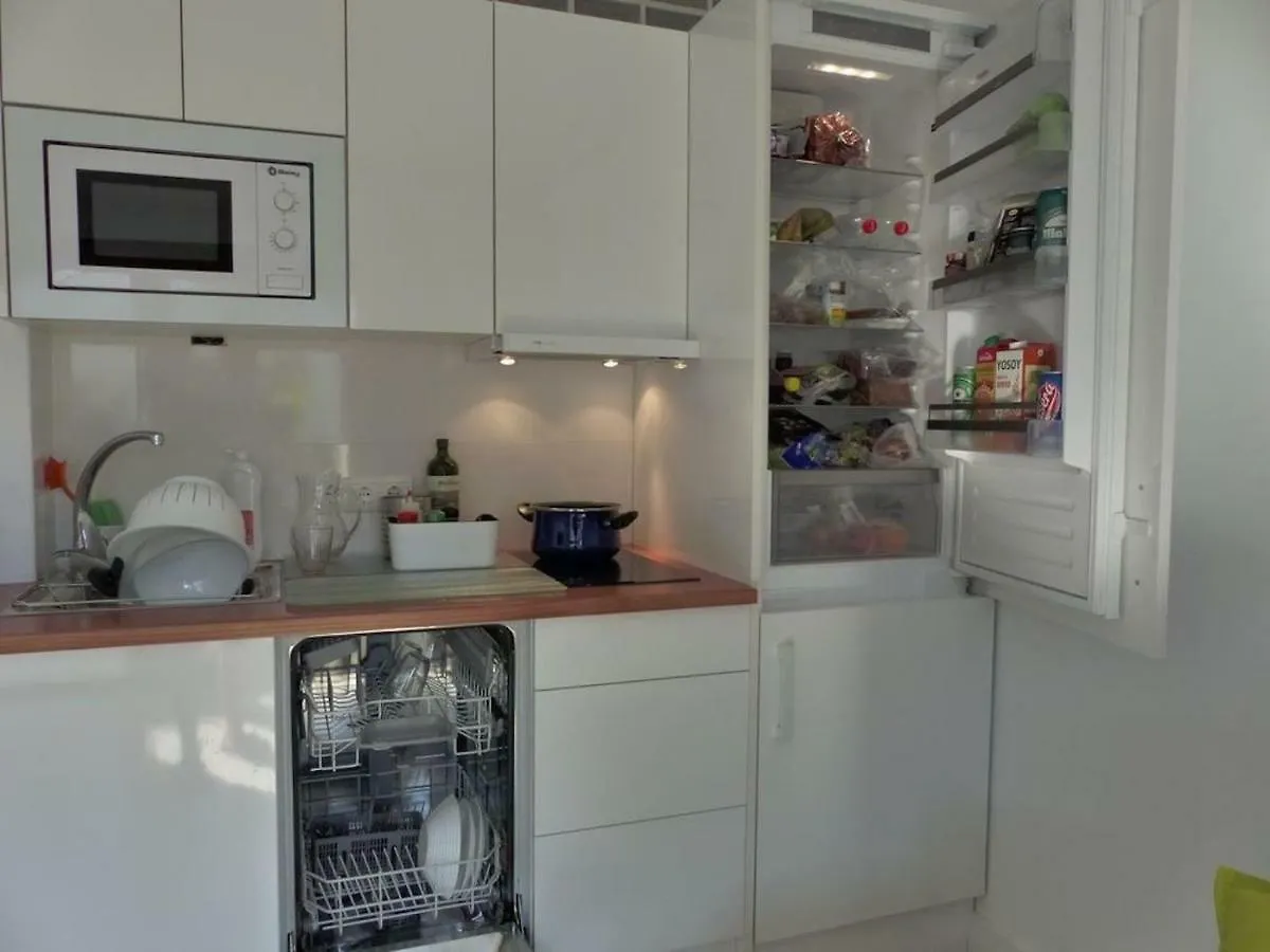 Apartment, 2 Bedrooms, On The Beach, With Pool, Sea Views And Garden -- All Included, Parking & Wifi 贝纳尔马德纳