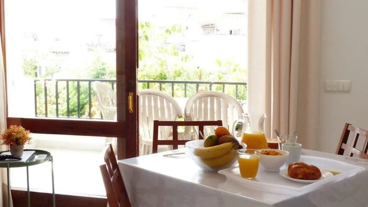 公寓 Apartment, 2 Bedrooms, On The Beach, With Pool, Sea Views And Garden -- All Included, Parking & Wifi 贝纳尔马德纳 西班牙