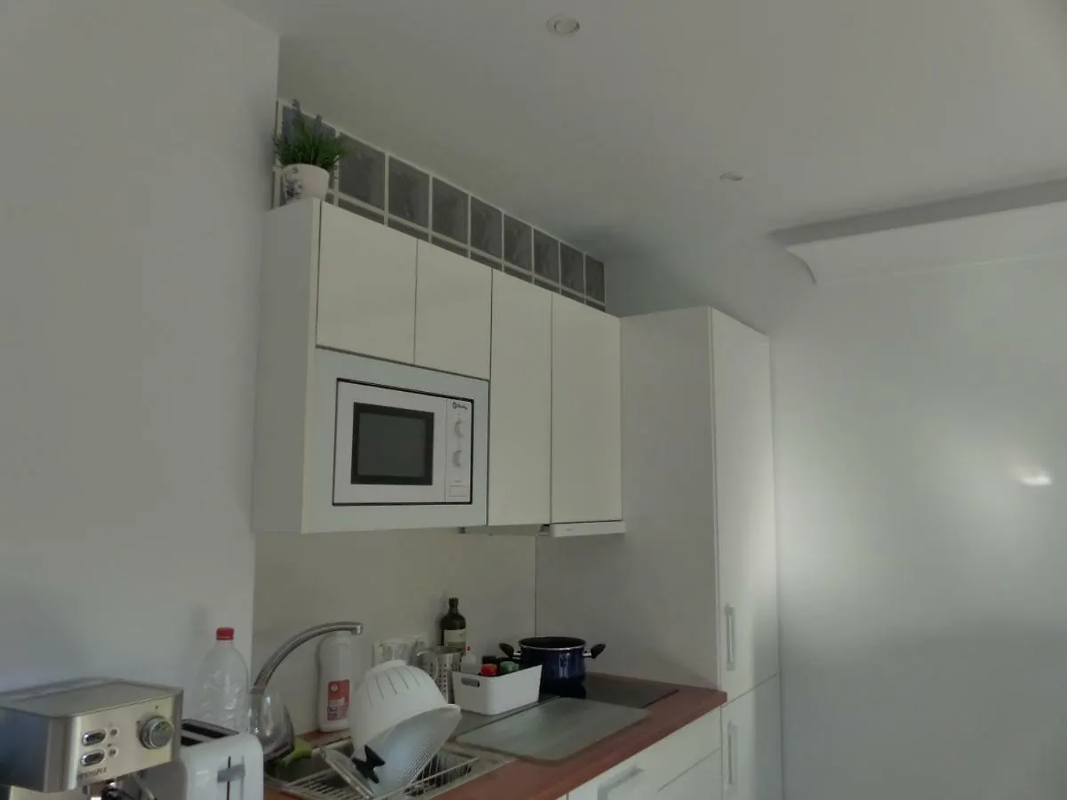 Oceanside Oasis: Beachfront Apartment with Pool and Sea Views Benalmadena